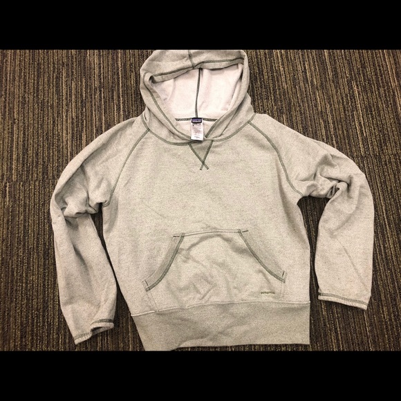 Patagonia Tops - Patagonia hooded sweatshirt